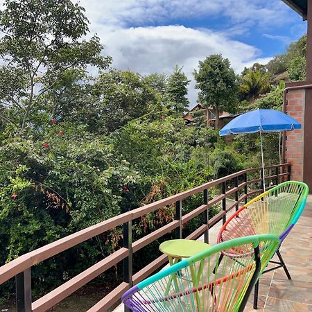Villa Camila Hostel Coroico Eksteriør bilde
