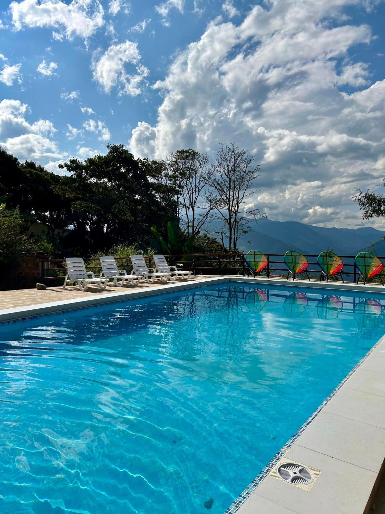 Villa Camila Hostel Coroico Eksteriør bilde