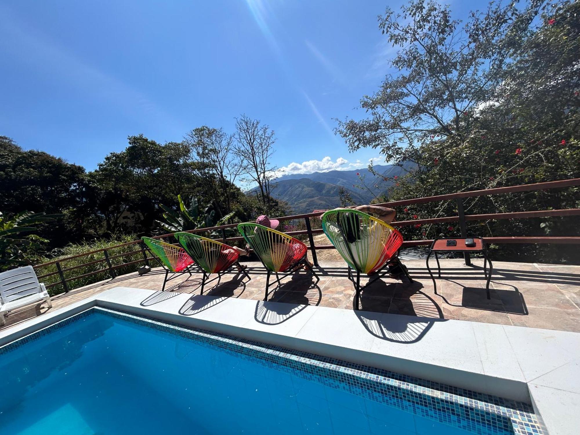 Villa Camila Hostel Coroico Eksteriør bilde