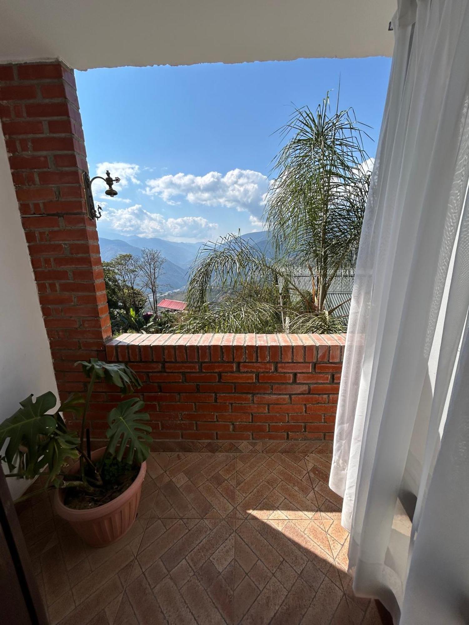 Villa Camila Hostel Coroico Eksteriør bilde