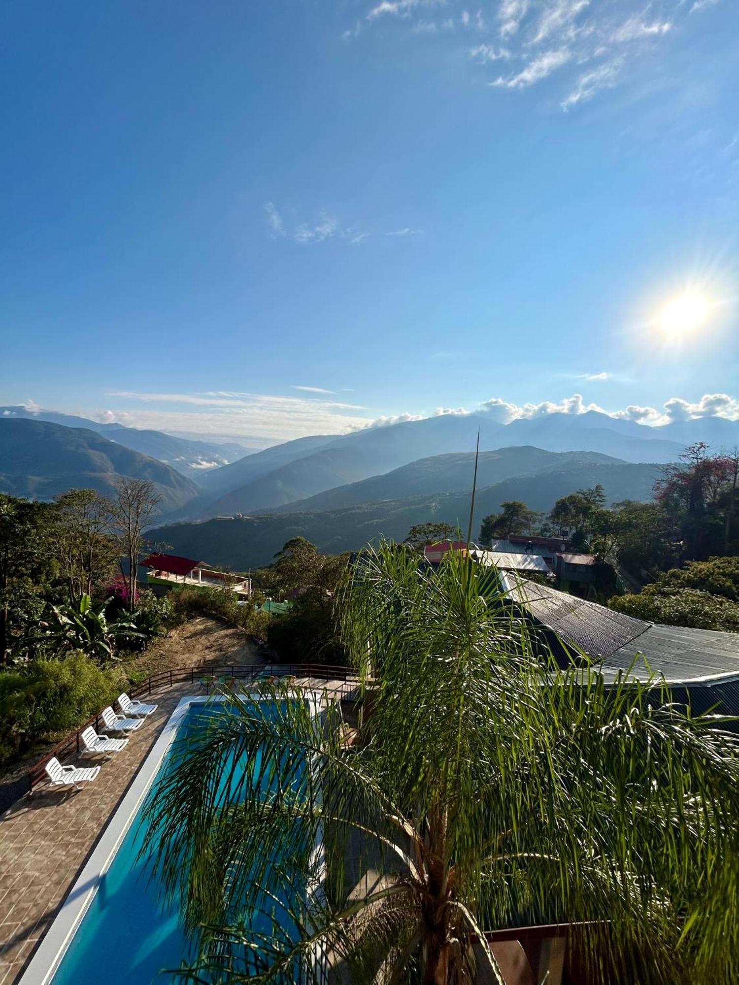 Villa Camila Hostel Coroico Eksteriør bilde