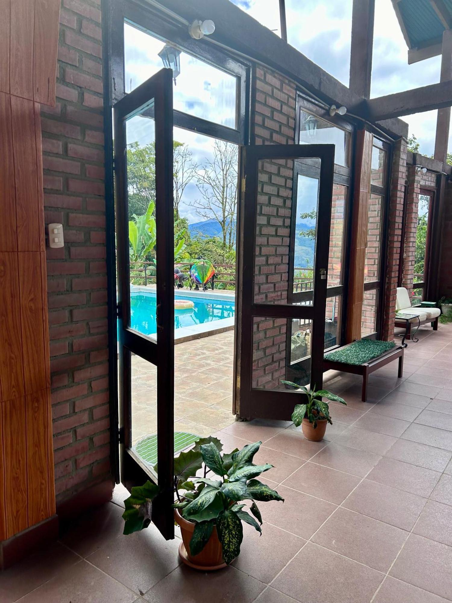 Villa Camila Hostel Coroico Eksteriør bilde
