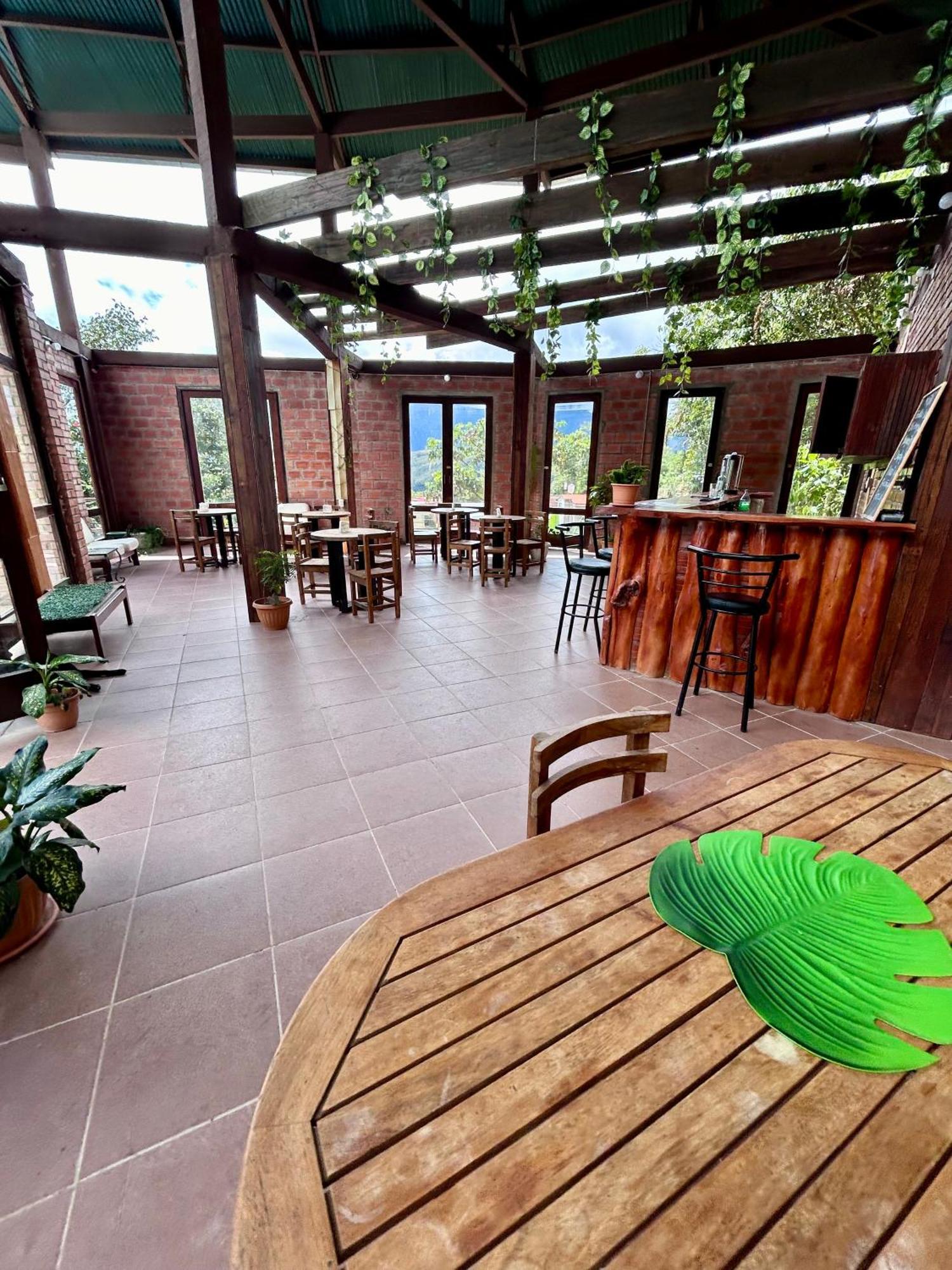 Villa Camila Hostel Coroico Eksteriør bilde