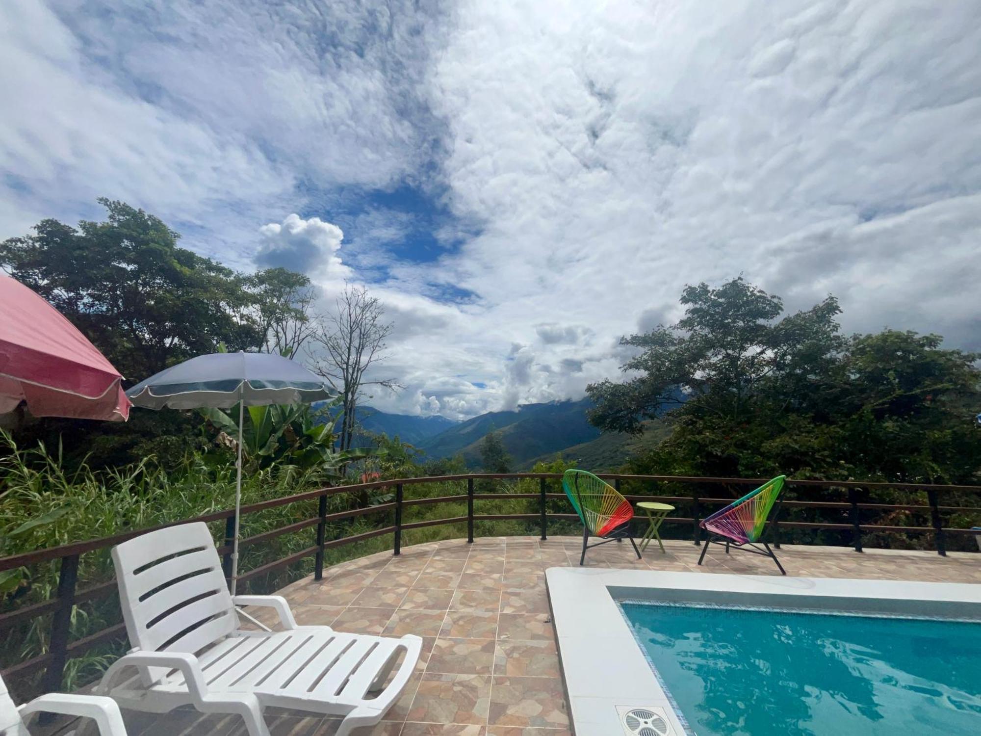 Villa Camila Hostel Coroico Eksteriør bilde